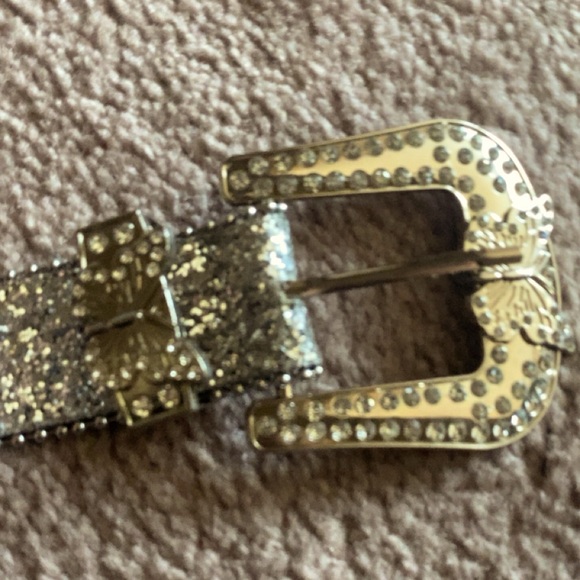 Silver studded bb buttferfly belt size small - Picture 2 of 2
